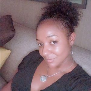 Meet your Posher, Aisha